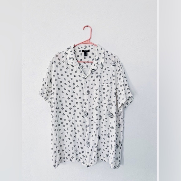 Forever 21 Other - Forever 21 White and Black Casual Button Down Shirt with Collar Front Pocket EUC